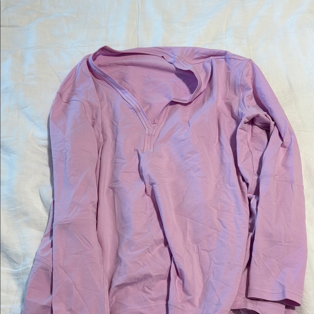 Light pink lululemon back in action V neck size 8